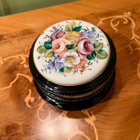 Vintage Hand Painted Floral & Cobalt Blue Porcelain Dresser Trinket Jewelry Box - Picture 2 of 6